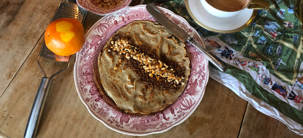 Recept: Vanille Boekweitpannenkoekjes met Kerstsuiker, Agavesiroop en Hazelnootjes